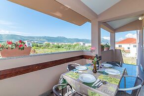 Comfortable Kastel Stafilic Apartment With Balcony