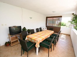 Spacious Beachfront Apartment Ciovo