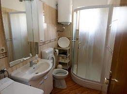 Spacious Beachfront Apartment Ciovo