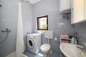 Cozy Beachfront Holiday Home Slatine