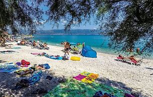 Cozy Beachfront Holiday Home Slatine