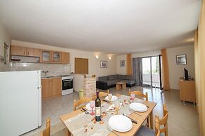 Cozy Beachfront Holiday Home Slatine