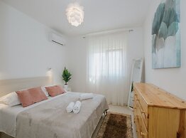 Scenic Sea View Apartment Trogir
