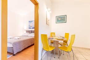 Spacious Prgomet Retreat With Private Pool, Fitness Centre, and Garden