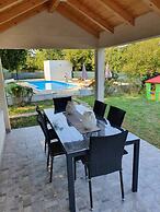 Spacious Prgomet Retreat With Private Pool, Fitness Centre, and Garden