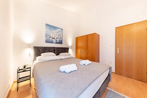 Spacious Prgomet Retreat With Private Pool, Fitness Centre, and Garden