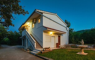Spacious Prgomet Retreat With Private Pool, Fitness Centre, and Garden