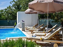Spacious Prgomet Retreat With Private Pool, Fitness Centre, and Garden