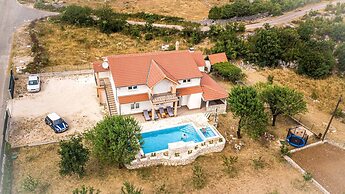 Secluded Holiday Home With Pool and Hot Tub