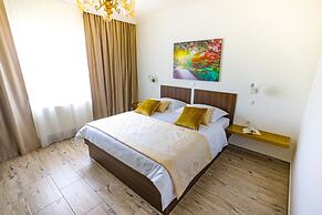 Secluded Holiday Home With Pool and Hot Tub