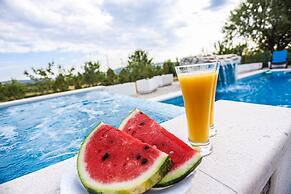 Secluded Holiday Home With Pool and Hot Tub