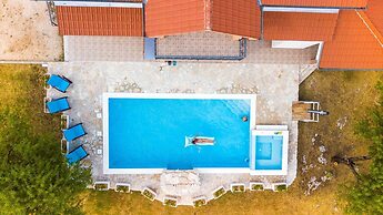 Secluded Holiday Home With Pool and Hot Tub