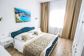 Secluded Holiday Home With Pool and Hot Tub