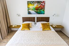 Secluded Holiday Home With Pool and Hot Tub