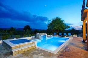 Secluded Holiday Home With Pool and Hot Tub