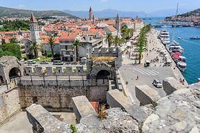 Modern Trogir Apartment With Private Patio, Bbq, and Close to Beach