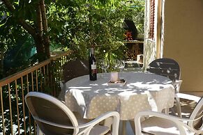 Modern Trogir Apartment With Private Patio, Bbq, and Close to Beach