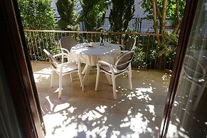 Modern Trogir Apartment With Private Patio, Bbq, and Close to Beach