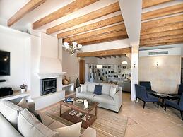 Exquisite Villa With Views