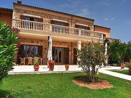 Exquisite Villa With Views