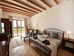 Exquisite Villa With Views