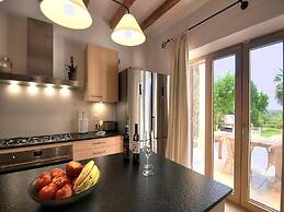 Exquisite Villa With Views