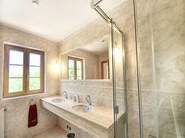 Exquisite Villa With Views