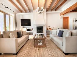 Exquisite Villa With Views