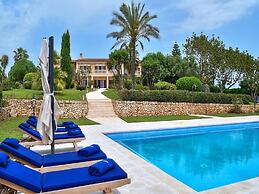 Exquisite Villa With Views