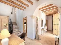 Exquisite Villa With Views