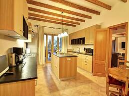 Exquisite Villa With Views