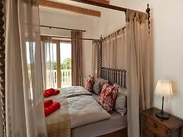 Exquisite Villa With Views