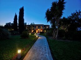 Exquisite Villa With Views