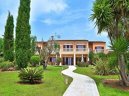 Exquisite Villa With Views