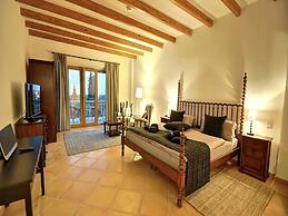 Exquisite Villa With Views