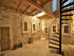 Exquisite Villa With Views