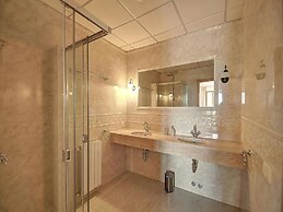 Exquisite Villa With Views