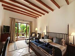 Exquisite Villa With Views