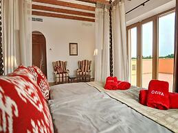 Exquisite Villa With Views