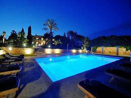 Exquisite Villa With Views