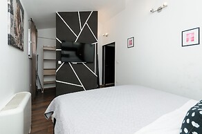 Luxury Villa With Heated Pool, Terrace, and Outdoor Amenities for Rela