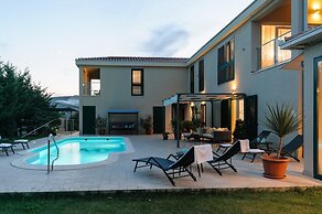 Luxury Villa With Heated Pool, Terrace, and Outdoor Amenities for Rela