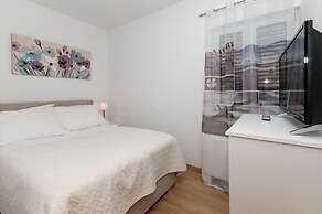 Luxury Villa With Heated Pool, Terrace, and Outdoor Amenities for Rela