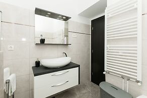 Luxury Villa With Heated Pool, Terrace, and Outdoor Amenities for Rela