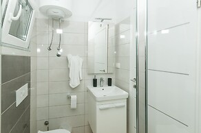 Luxury Villa With Heated Pool, Terrace, and Outdoor Amenities for Rela