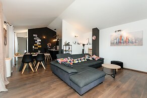 Luxury Villa With Heated Pool, Terrace, and Outdoor Amenities for Rela