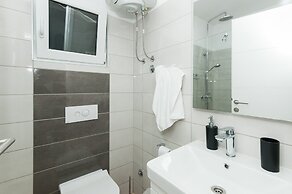 Luxury Villa With Heated Pool, Terrace, and Outdoor Amenities for Rela