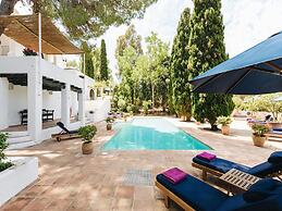 Country-view Villa With Pool