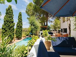 Country-view Villa With Pool