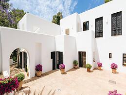 Country-view Villa With Pool